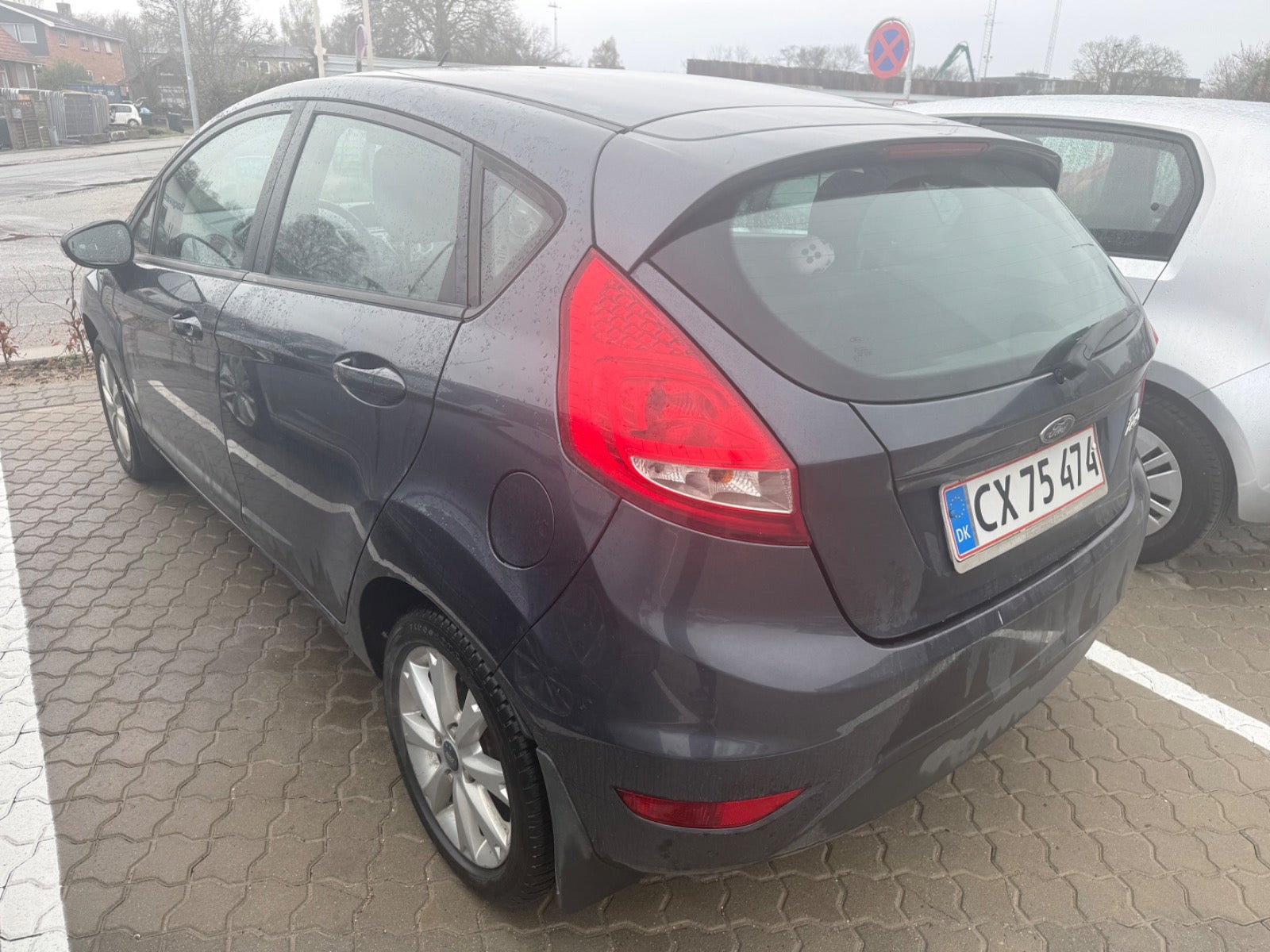 Grå Ford Fiesta fra 2010