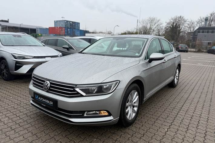 Sølv VW Passat fra 2015