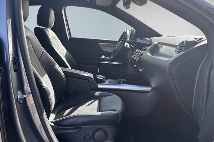 Grå Mercedes EQA250 fra 2021