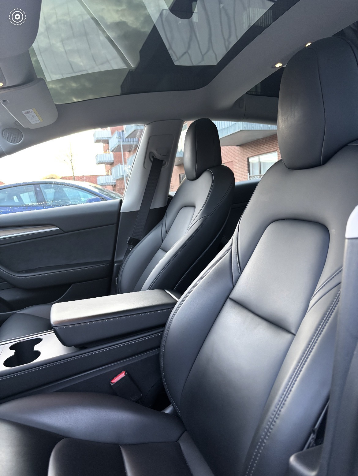 Hvid Tesla Model 3 fra 2021