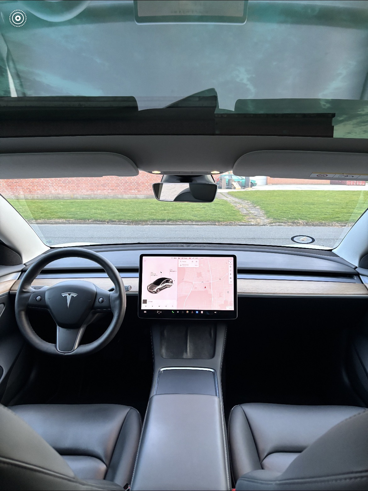 Hvid Tesla Model 3 fra 2021