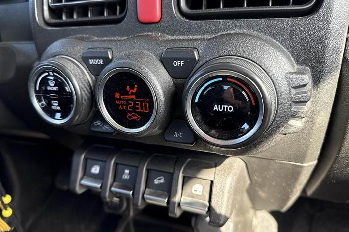 Grå Suzuki Jimny fra 2020