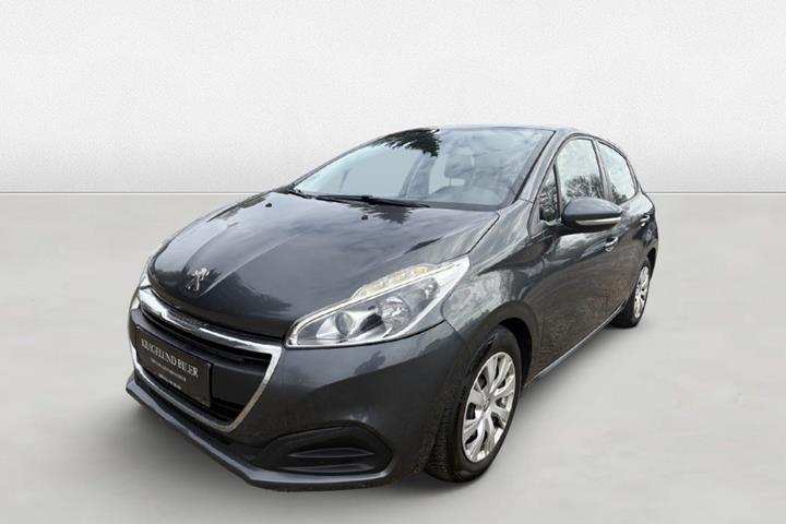Grøn Peugeot 208 fra 2016 set udefra
