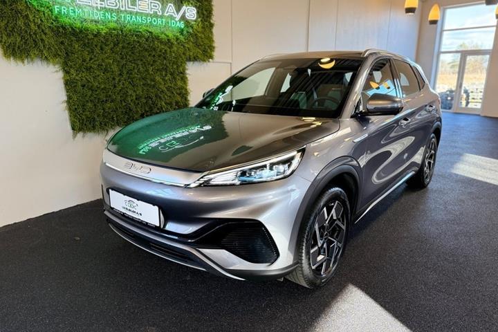 Grå BYD Atto 3 fra 2023 set udefra