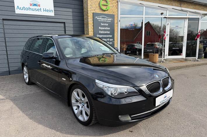 Sort BMW 525i fra 2007 set udefra