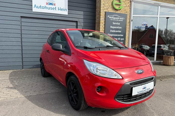 Rød Ford Ka fra 2014 set udefra