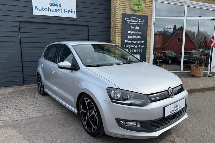 Sølv VW Polo fra 2016 set udefra