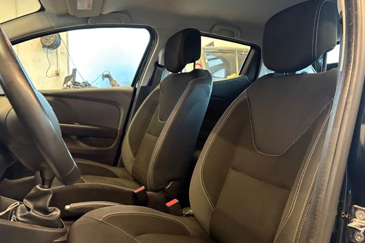 Grøn Renault Clio IV fra 2016