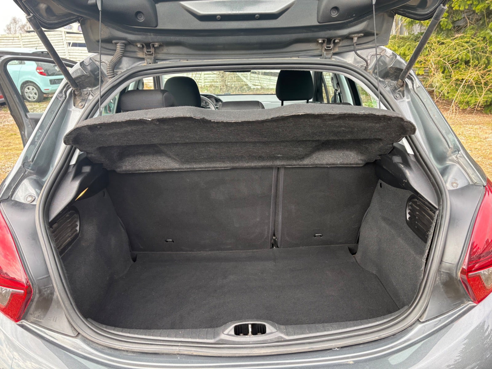 Grøn Peugeot 208 fra 2016