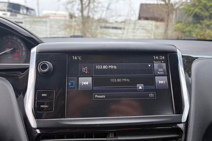 Grøn Peugeot 208 fra 2016