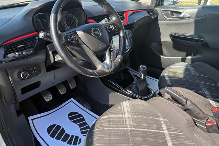 Grøn Opel Corsa fra 2015