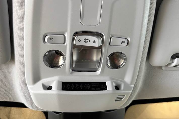 Hvid Peugeot 208 fra 2023