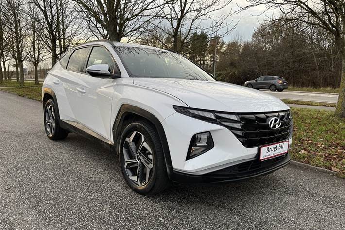 Hvid Hyundai Tucson fra 2022 set udefra