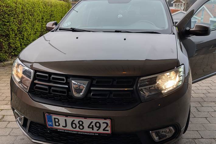 Brun Dacia Logan fra 2017