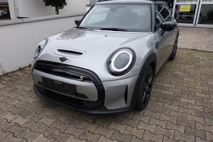 Sort Mini Cooper SE fra 2023 set udefra