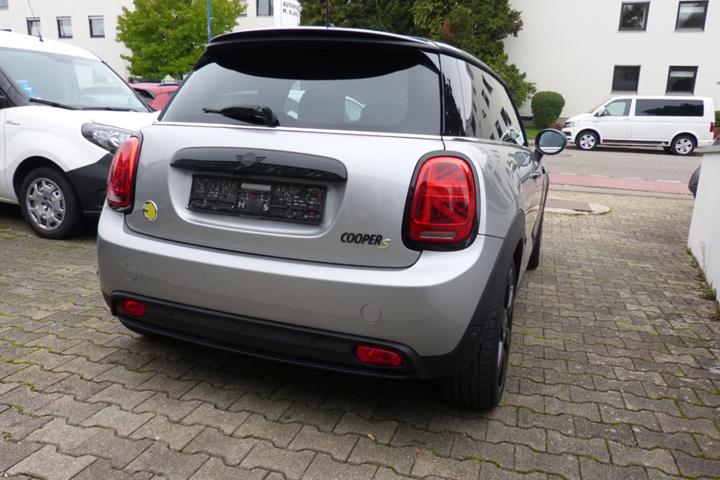 Sort Mini Cooper SE fra 2023