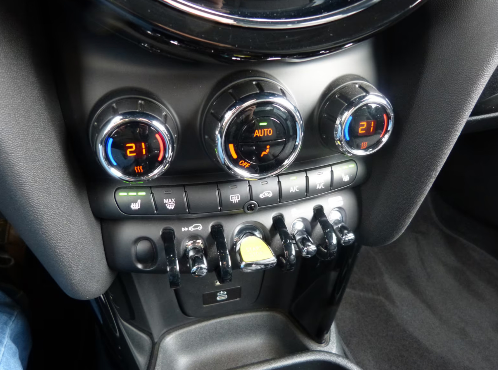Sort Mini Cooper SE fra 2023