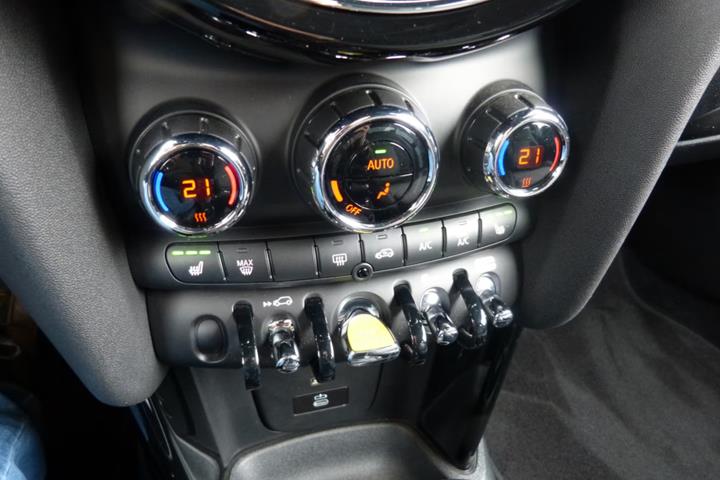 Sort Mini Cooper SE fra 2023