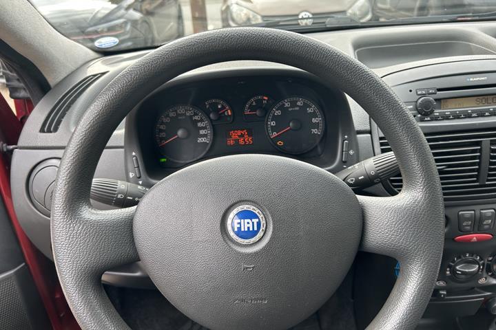 Grå Fiat Punto fra 2007