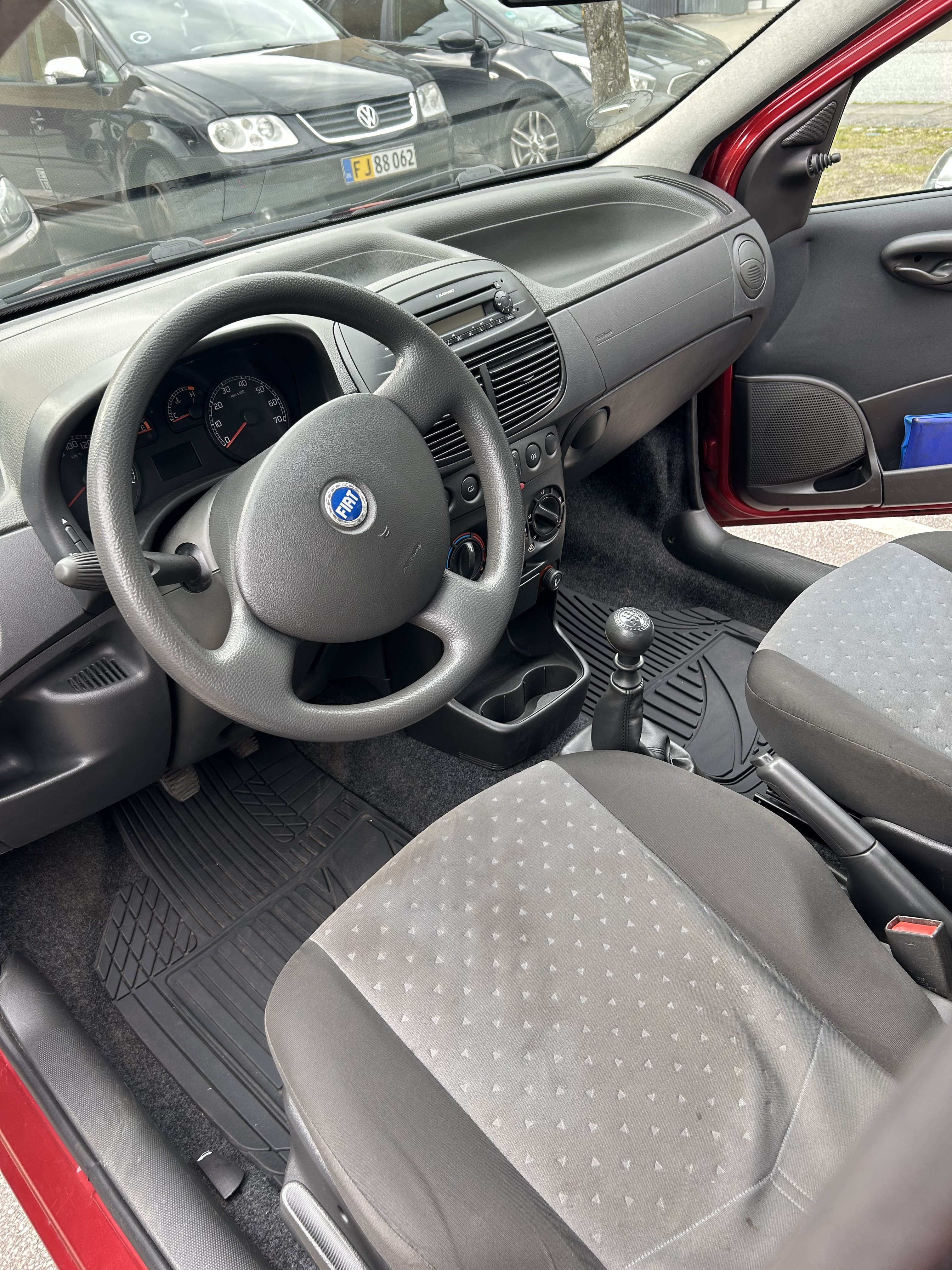 Grå Fiat Punto fra 2007
