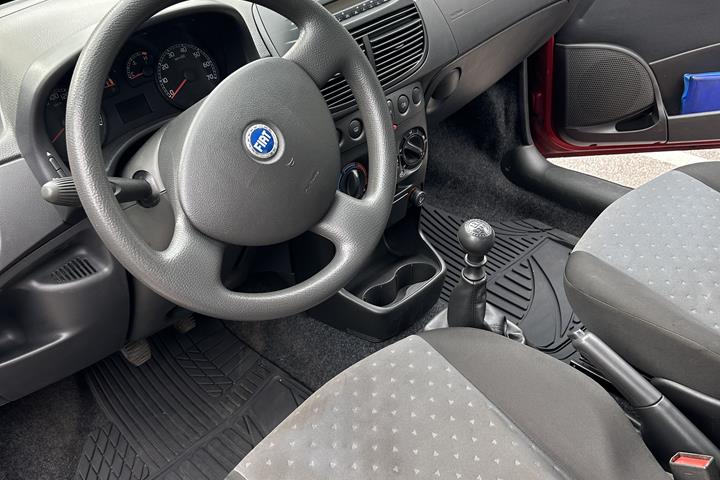 Grå Fiat Punto fra 2007