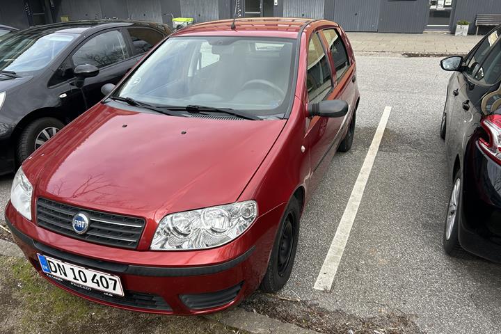 Grå Fiat Punto fra 2007