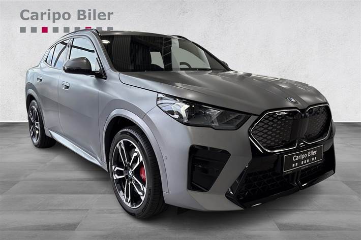 Grå BMW iX2 fra 2025 set udefra