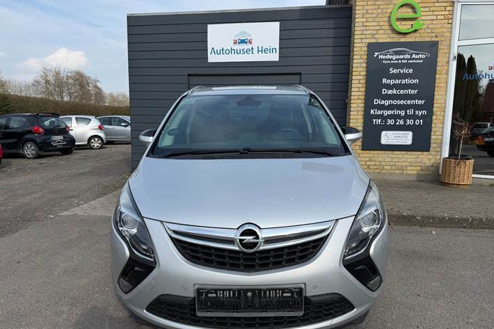 Sølv Opel Zafira Tourer fra 2016