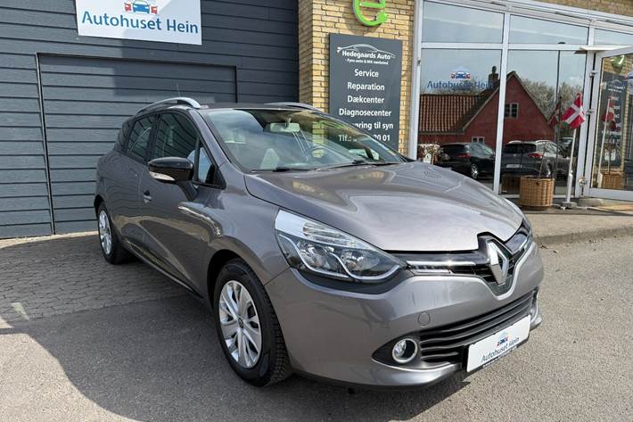 Grå Renault Clio IV fra 2014 set udefra