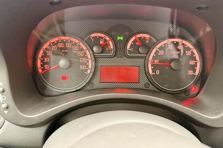 Sølv Fiat Panda fra 2012