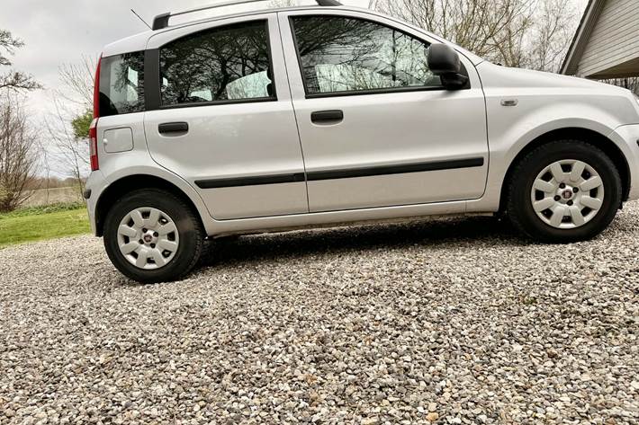 Sølv Fiat Panda fra 2012
