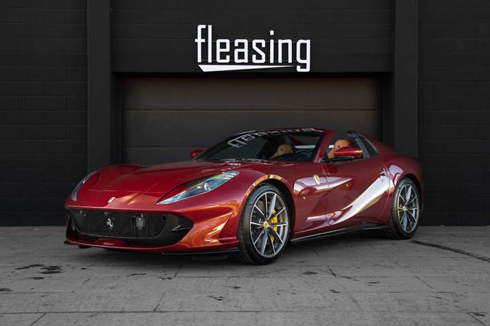 Rød Ferrari 812 GTS fra 2020 set udefra