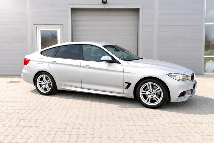 Sølv BMW 320d fra 2019