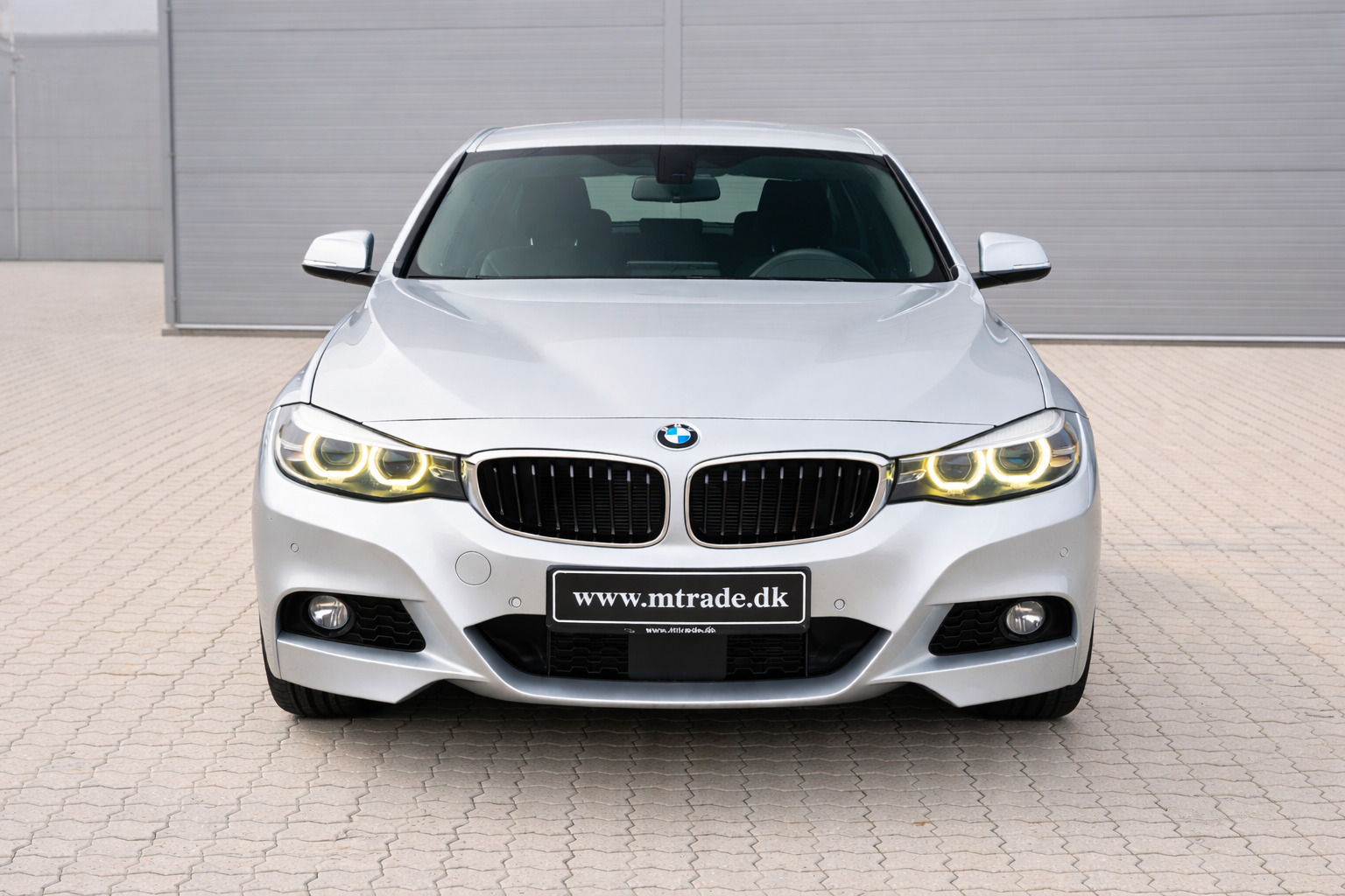 Sølv BMW 320d fra 2019