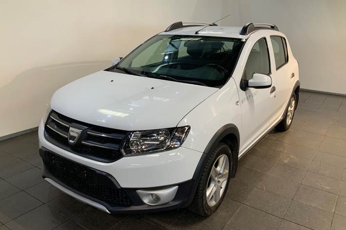 Hvid Dacia Sandero Stepway fra 2016 set udefra