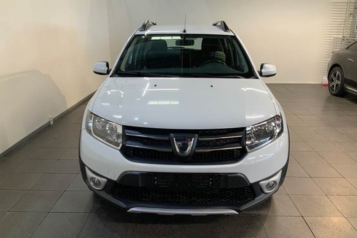 Hvid Dacia Sandero Stepway fra 2016