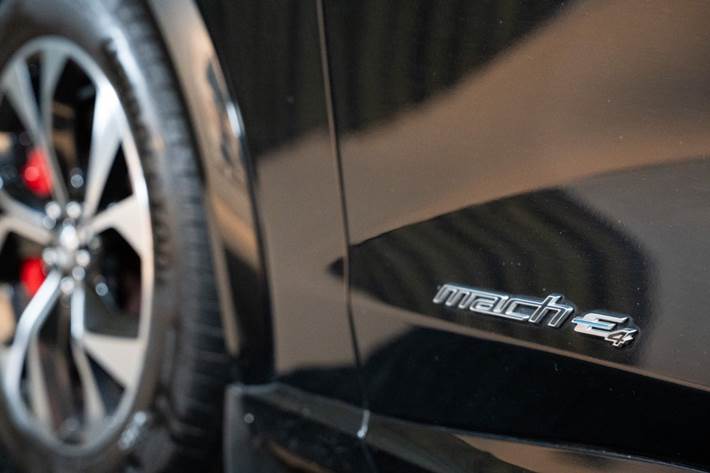 Sort Ford Mustang Mach-E fra 2023