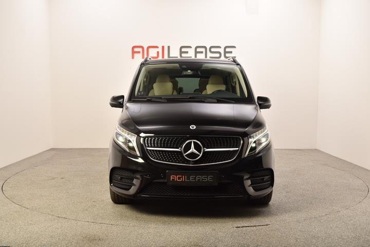 Sort Mercedes V300 d fra 2021