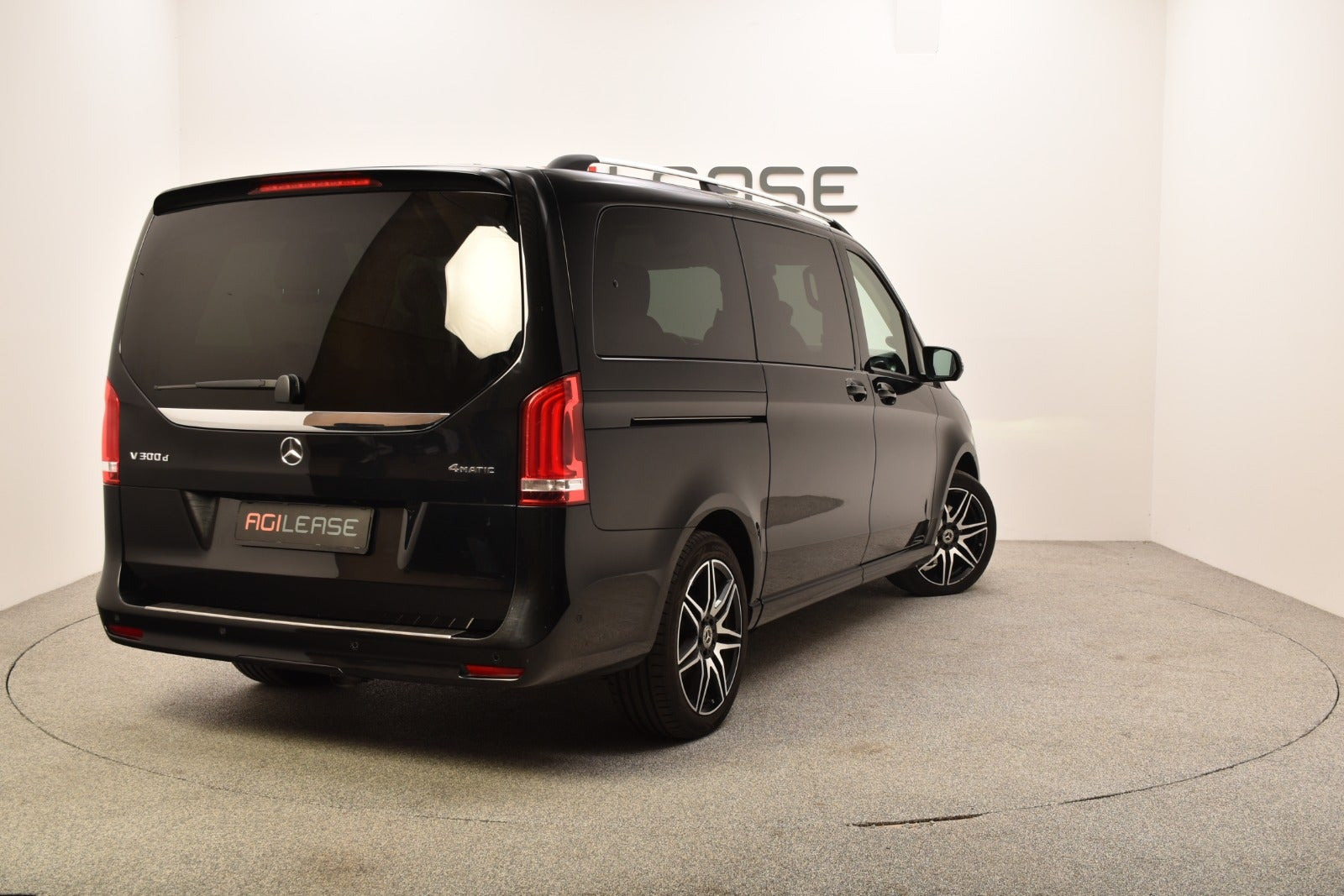 Sort Mercedes V300 d fra 2021