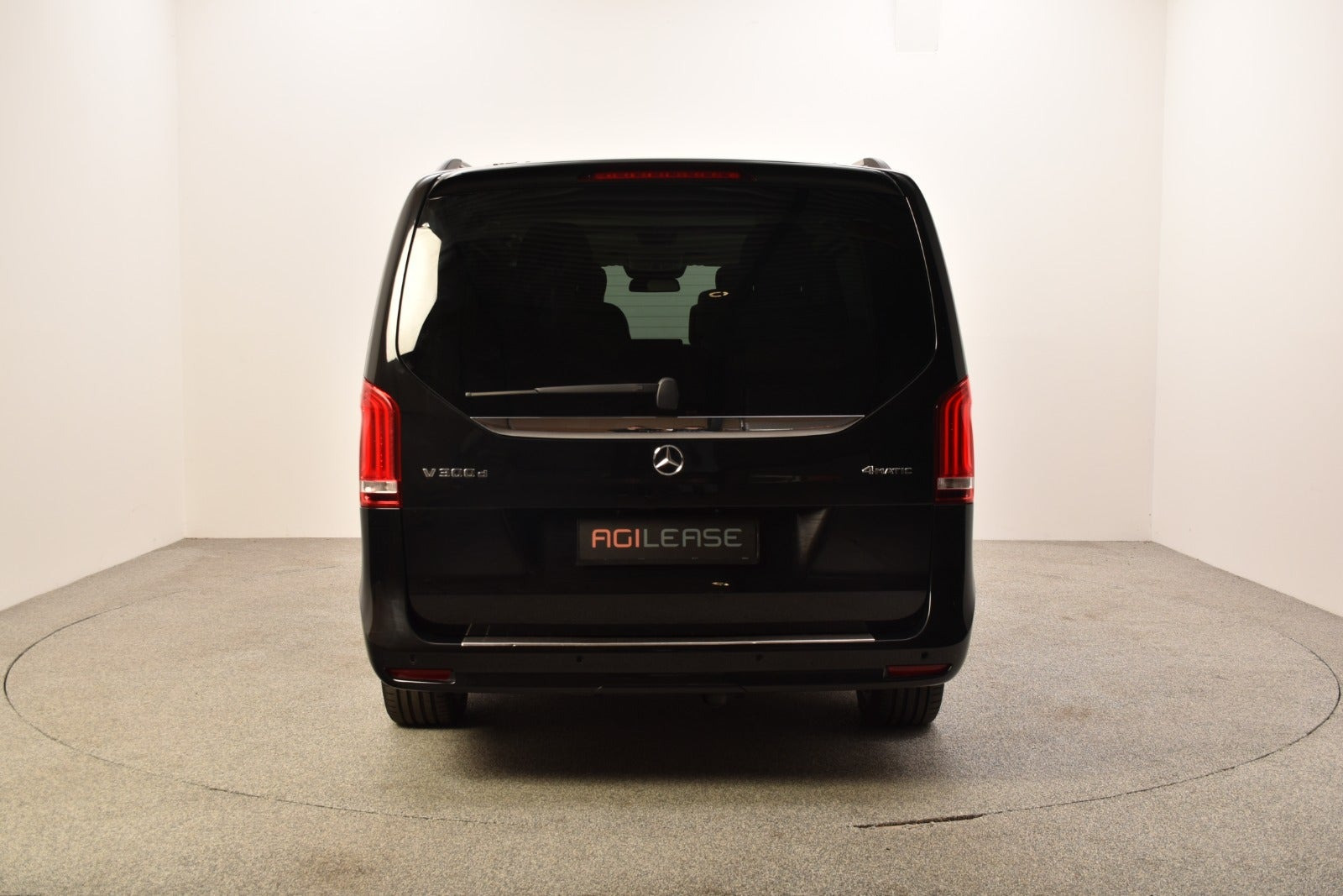 Sort Mercedes V300 d fra 2021