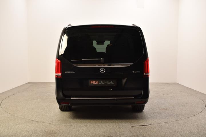 Sort Mercedes V300 d fra 2021