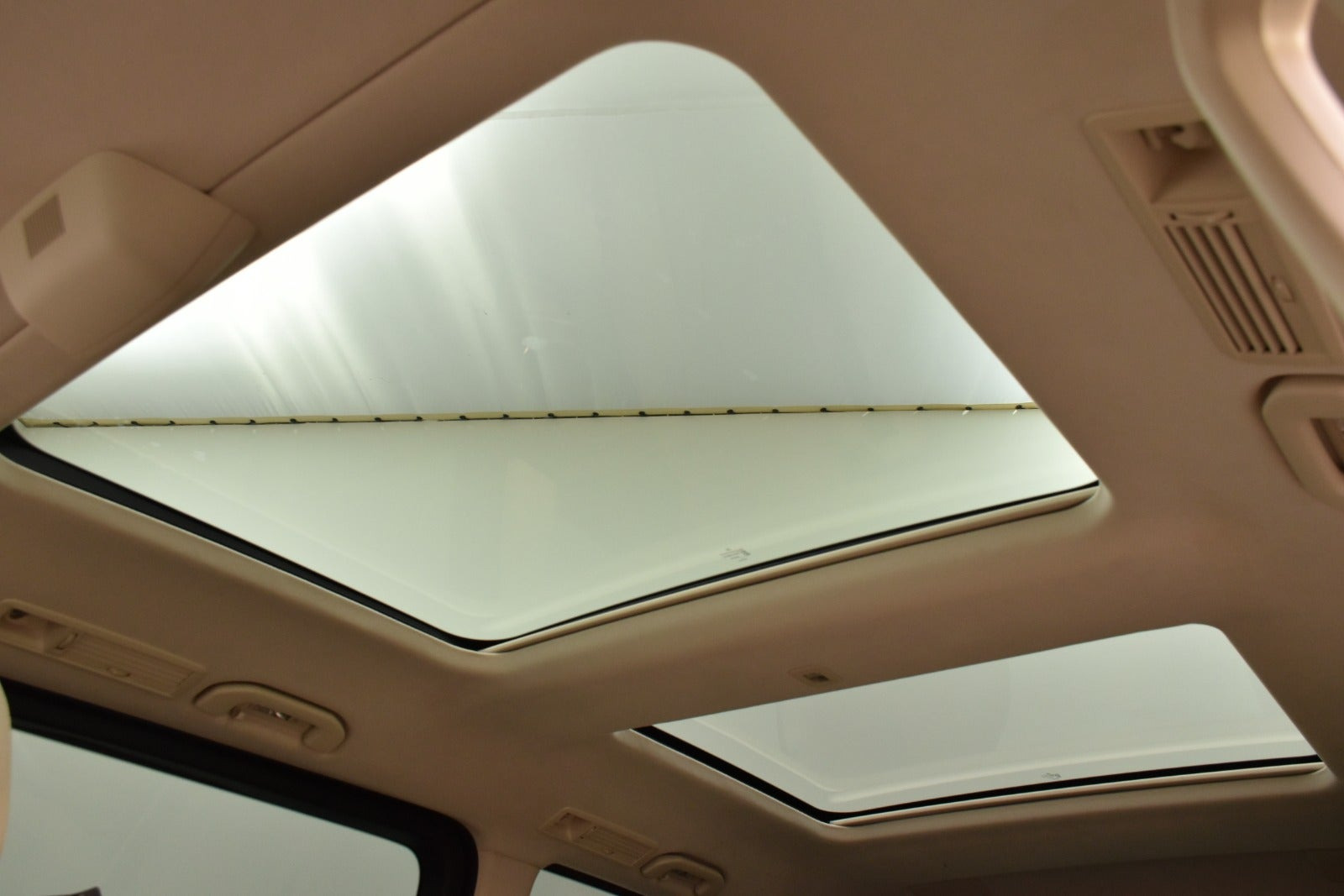 Sort Mercedes V300 d fra 2021