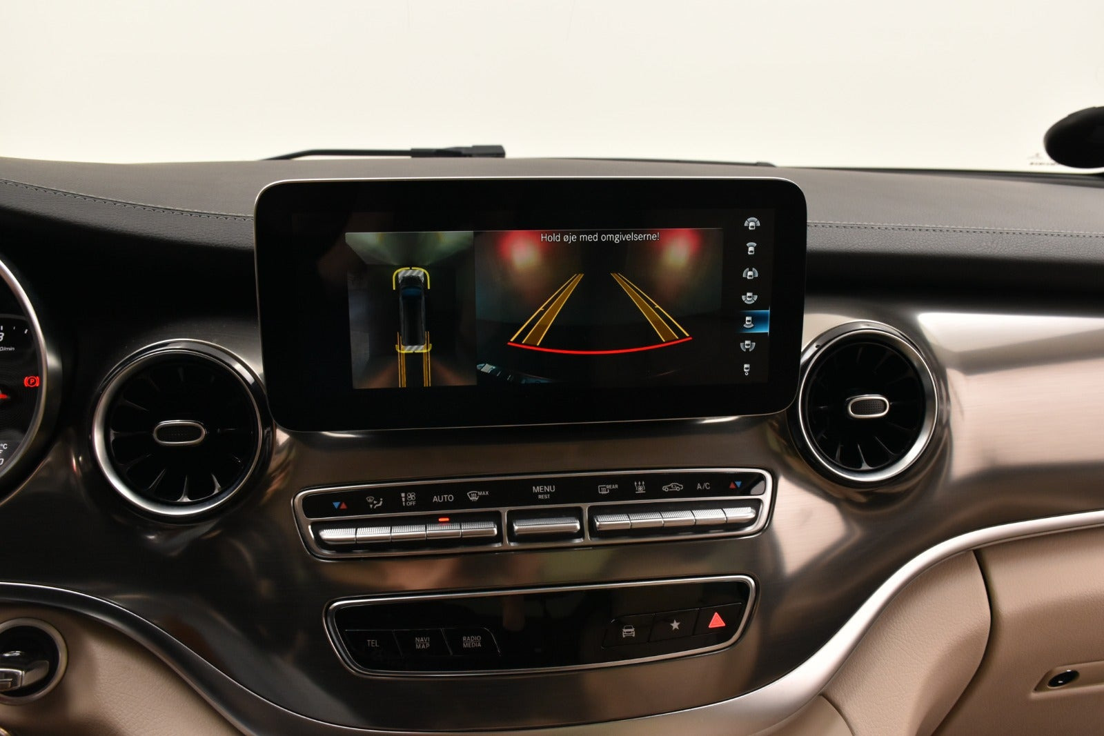Sort Mercedes V300 d fra 2021