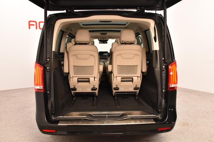 Sort Mercedes V300 d fra 2021