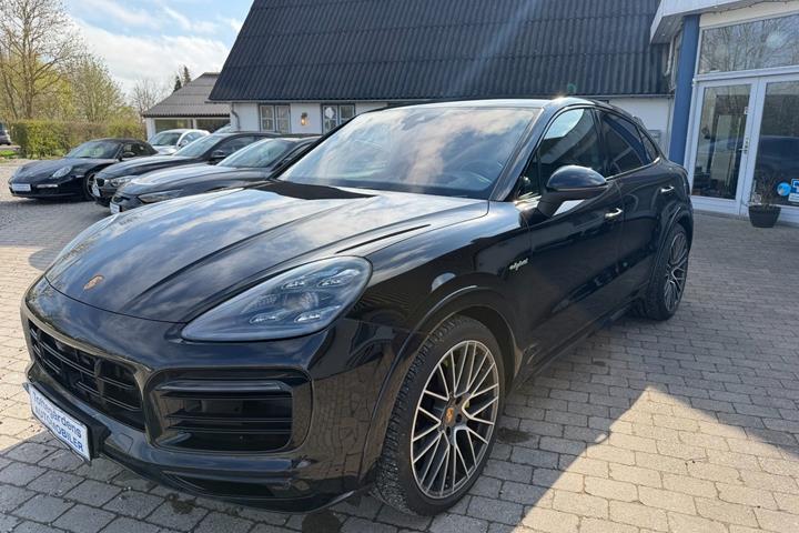 undefined Porsche Cayenne fra 2020 set udefra
