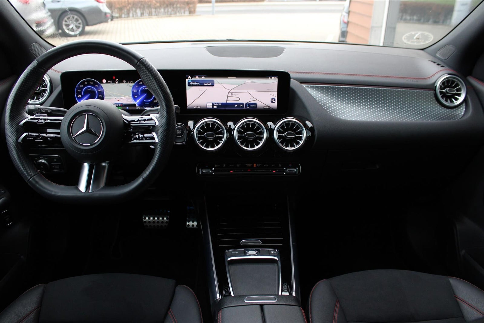 Grå Mercedes EQA250+ fra 2024
