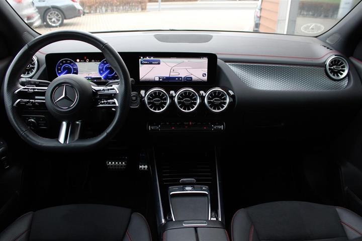 Grå Mercedes EQA250+ fra 2024