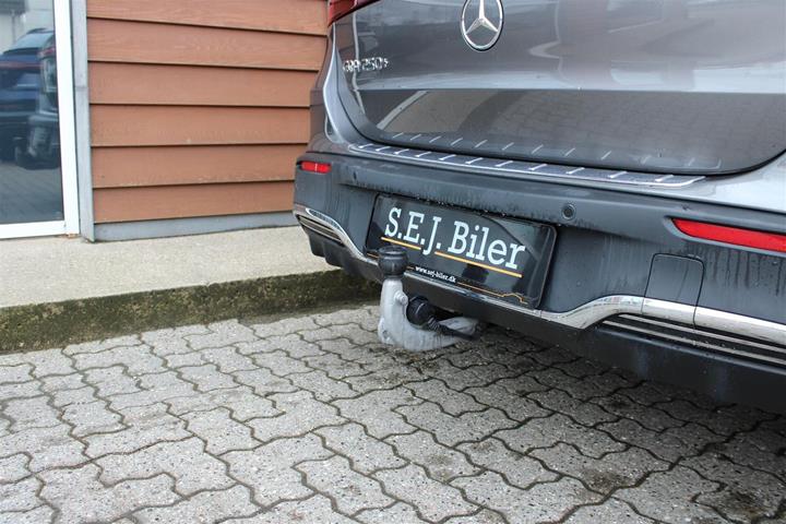 Grå Mercedes EQA250+ fra 2024