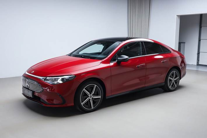 Rød Mercedes CLA250+ fra 2025