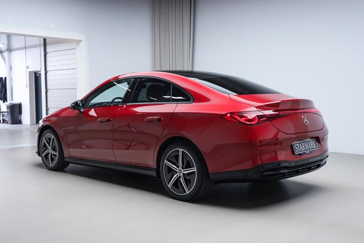 Rød Mercedes CLA250+ fra 2025